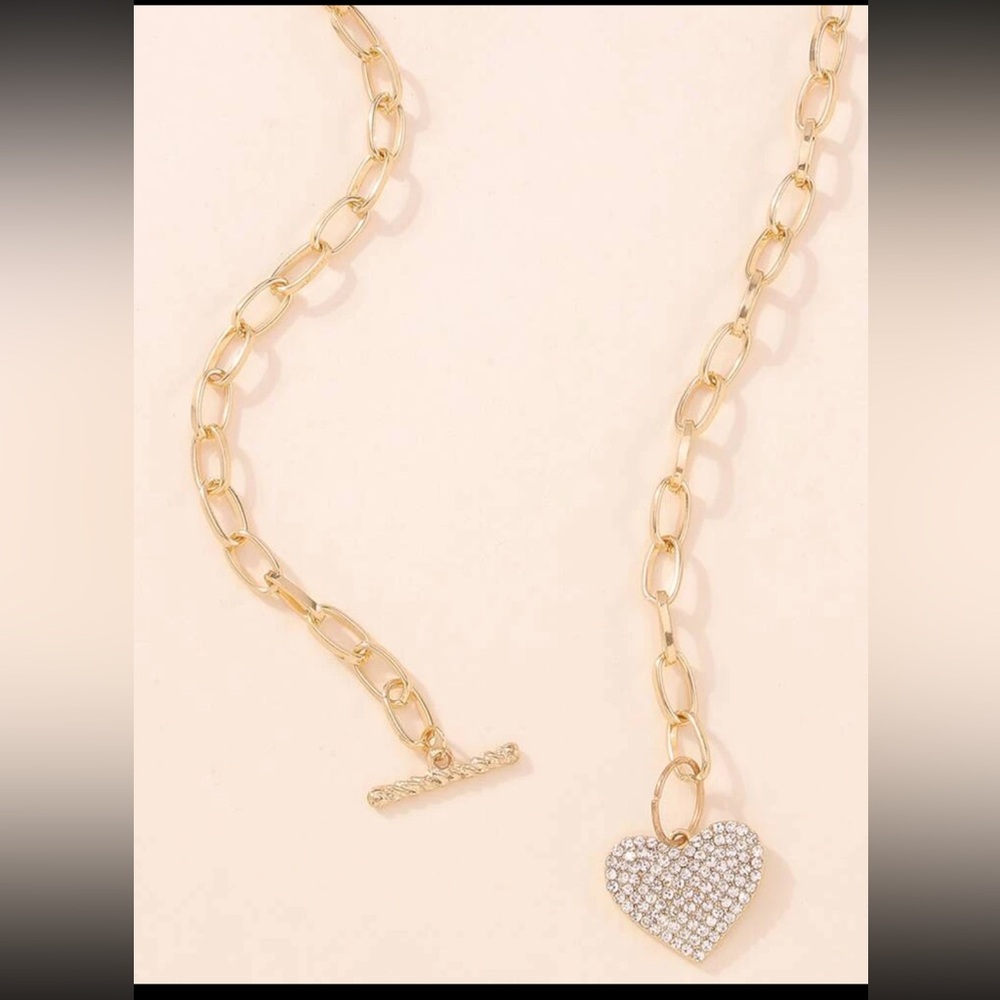 NWT Rhinestone Heart Paper Clip Silver Toggle Charm Necklace - Picture 3 of 7